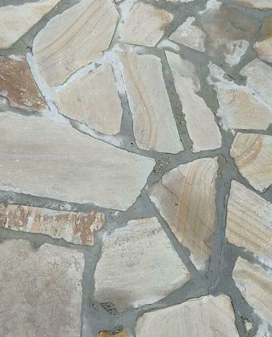 Чистка роторной машиной  плитки из натурального камня в загородном доме